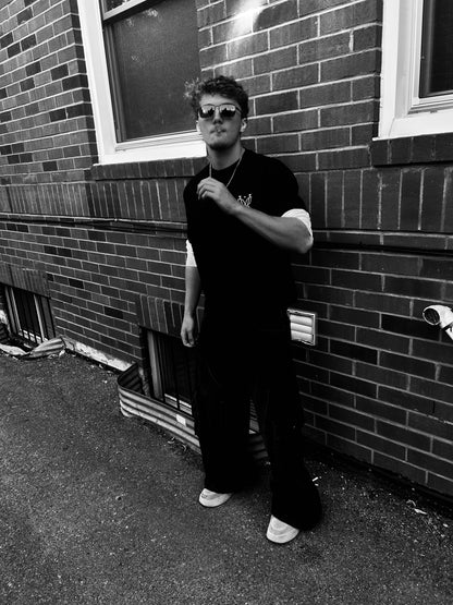 “CONTRAST SLEEVE”